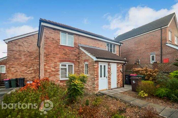 2 Bedroom Property To Rent In Green Court, Woodlaithes Village, S66