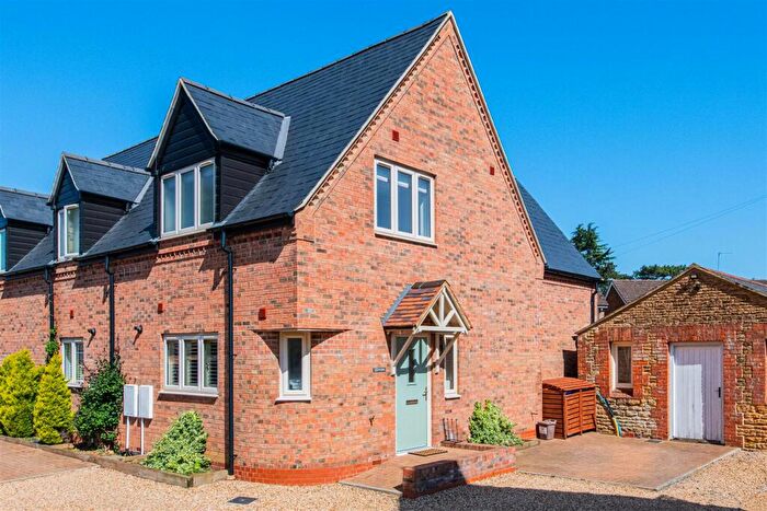 3 Bedroom Semi Detached House For Sale In Cumberland Close, Northampton, NN3