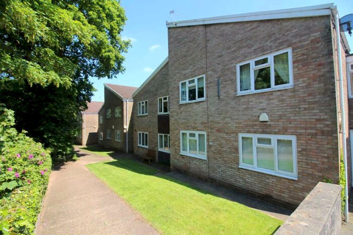 2 Bedroom Flat To Rent In Forest Oak Close, Cyncoed, Cardiff, CF23