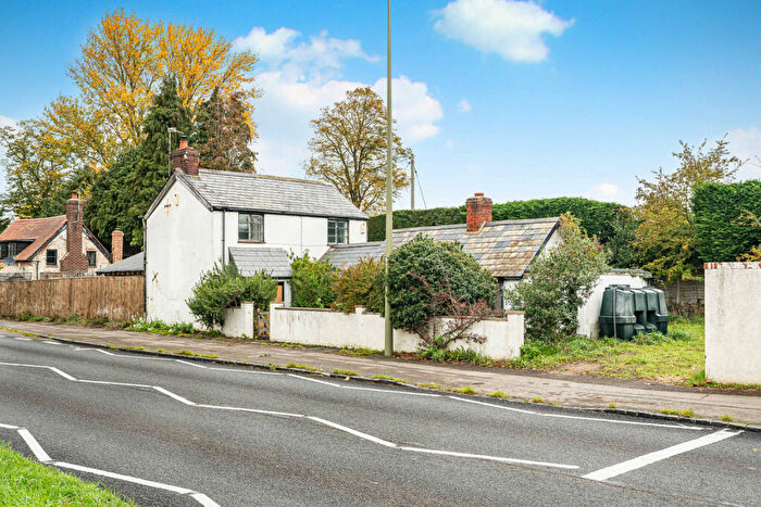 2 Bedroom Detached House For Sale In Henley Road, Shillingford, OX10