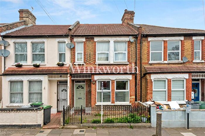 1 Bedroom Apartment For Sale In Loxwood Road, Tottenham, London, N17