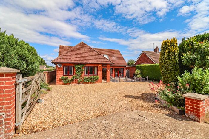 4 Bedroom Detached House For Sale In Broadway, Heacham, PE31