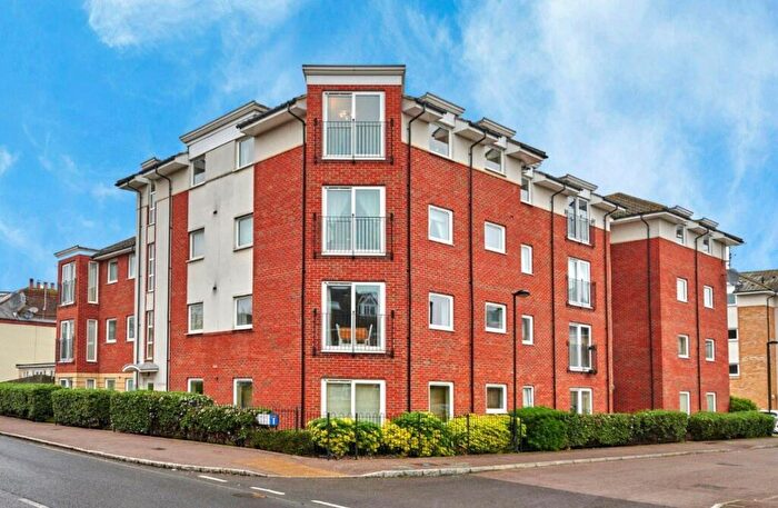 2 Bedroom Apartment For Sale In Bakers Close, St. Albans, Hertfordshire, AL1