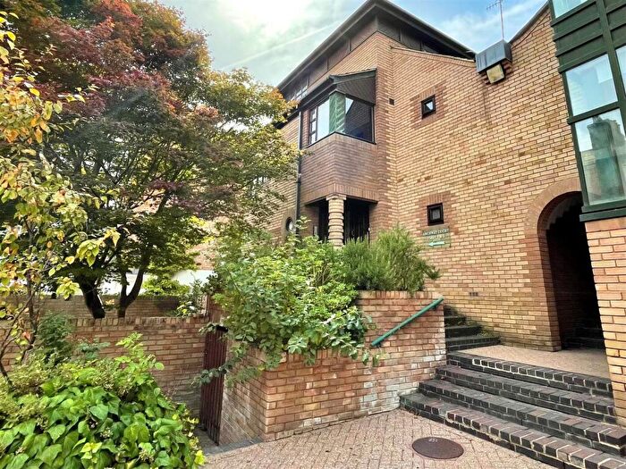 2 Bedroom Apartment To Rent In Archway Court, High Street, Berkhamsted, HP4