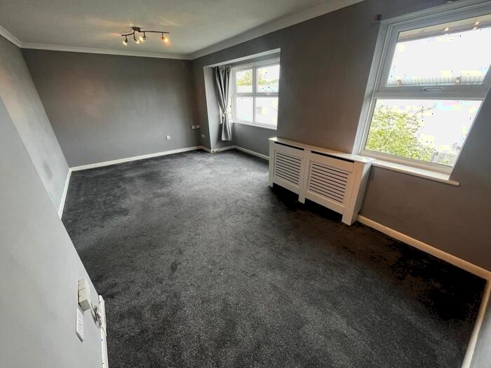 2 Bedroom Flat To Rent In Josephs Road, Guildford, GU1