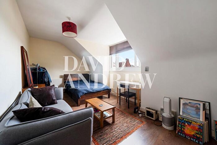 Studio To Rent In Hanley Road, London, N4
