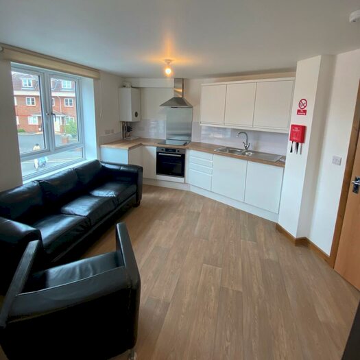 5 Bedroom Flat To Rent In Melton Crescent, Horfield, Bristol, BS7