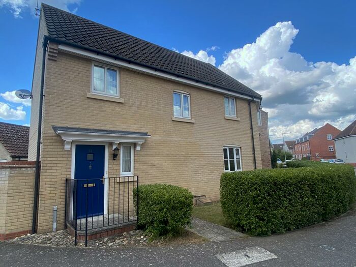 3 Bedroom Semi-Detached House To Rent In Peasey Gardens, Kesgrave, Ipswich, Suffolk, IP5