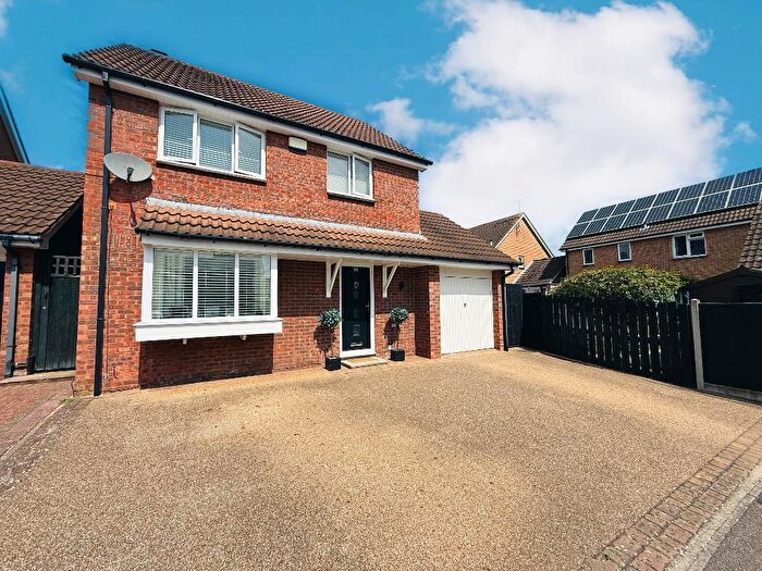 3 Bedroom Detached House For Sale In Willenhall Close, Barton Hills, Luton, Bedfordshire, LU3