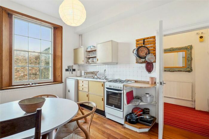 2 Bedroom Flat To Rent In St. Peter's Street, Angel, N1