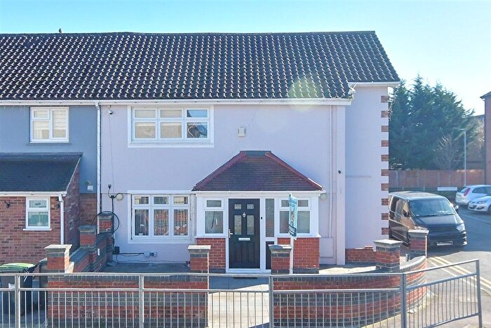 8 Bedroom End Terrace House For Sale In King George Road, Waltham Abbey, Essex, EN9