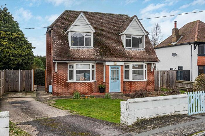 3 Bedroom Detached House For Sale In Wykeham Rise, Chinnor, Oxfordshire, OX39