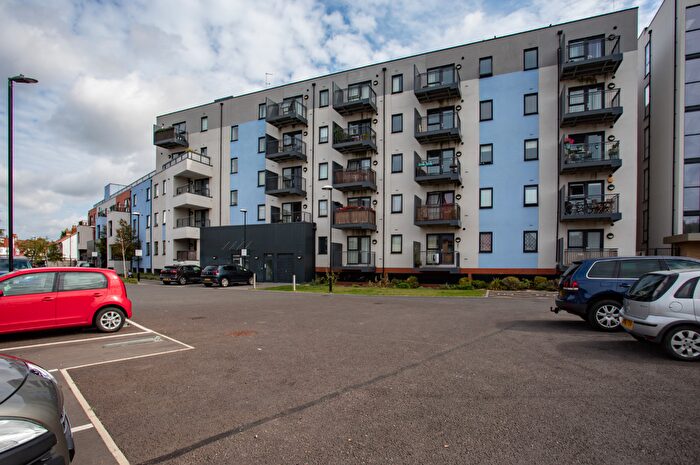 2 Bedroom Flat For Sale In Salisbury Road, Southall, UB2
