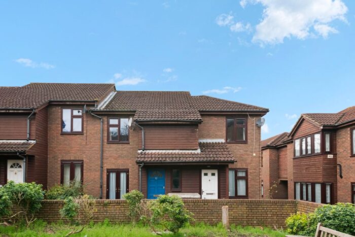 1 Bedroom Terraced House For Sale In Cotts Close, Hanwell, W7