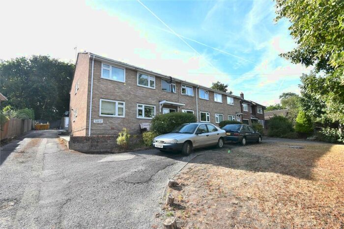 2 Bedroom Apartment To Rent In Park Road, Farnborough, Hampshire, GU14