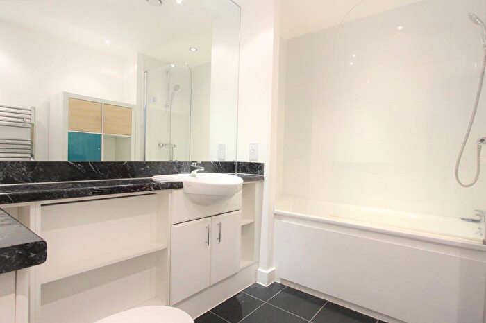 1 Bedroom Flat To Rent In Da Vinci Torre, Loampit Vale, London, SE13