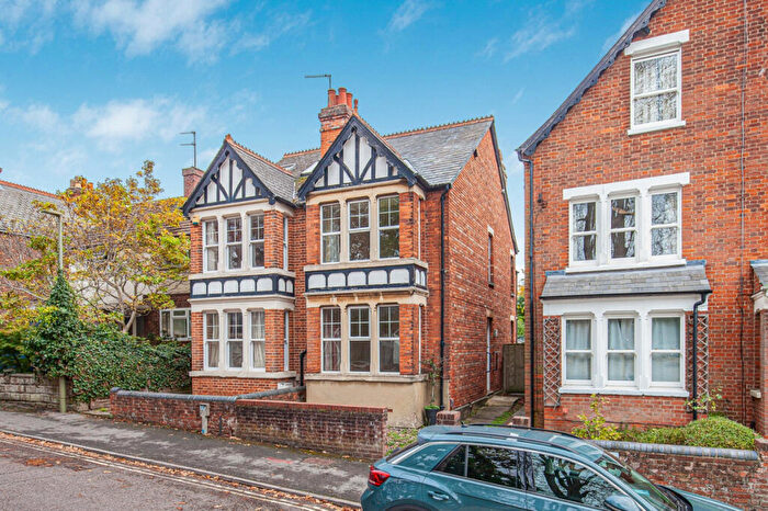 3 Bedroom Semi-Detached House For Sale In Junction Road, Oxford, OX4