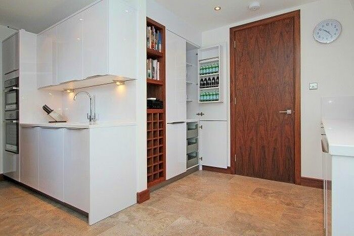 3 Bedroom Flat To Rent In Holbein Place, London, SW1W