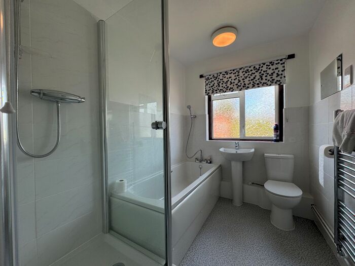 3 Bedroom Flat To Rent In York Road, Maidenhead, Berkshire, SL6