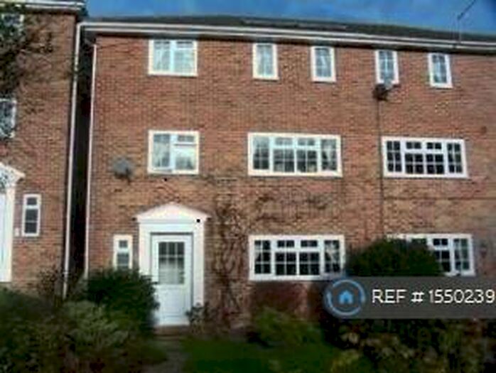 4 Bedroom Semi-Detached House To Rent In Windsor Road, Weymouth, DT3