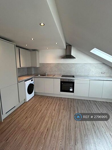 2 Bedroom Flat To Rent In Woodland Lane, Leeds, LS7
