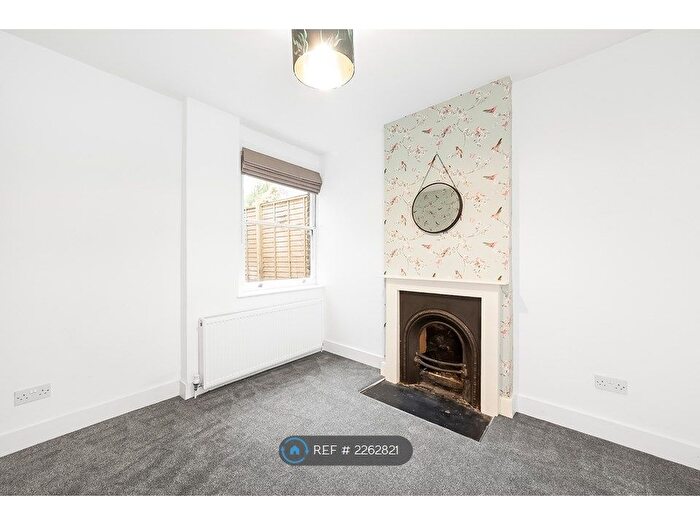 1 Bedroom Flat To Rent In Gipsy Road, London, SE27