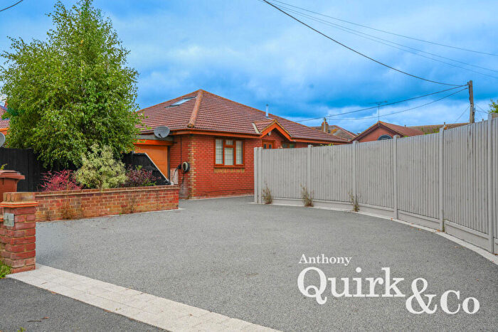4 Bedroom Detached Bungalow For Sale In Zider Pass, Canvey Island, SS8