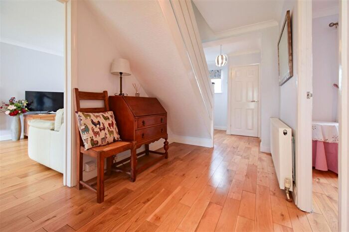 4 Bedroom Detached House For Sale In Moorescroft, Kelvedon Hatch, Brentwood, CM15