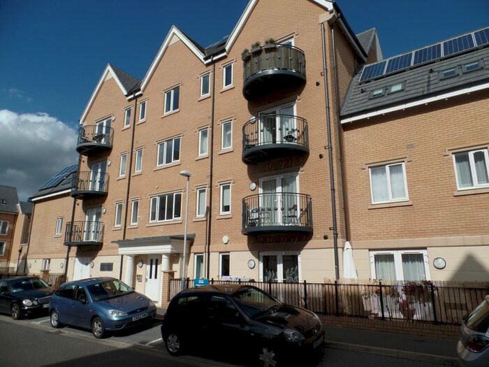 2 Bedroom Flat To Rent In Spa House, Hayes UB3