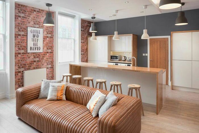 1 Bedroom End Of Terrace House To Rent In Maryland Street (Spare Room), L1