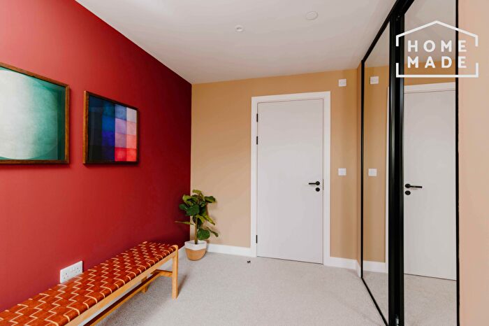 Flat To Rent In Loudon's Yard, B16