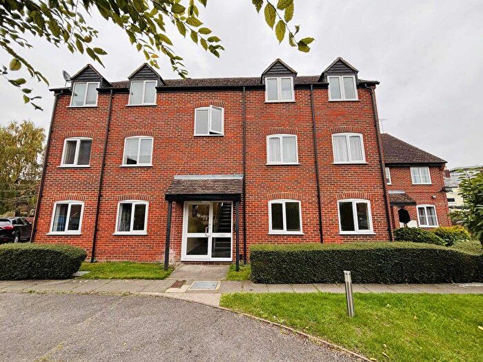 2 Bedroom Flat For Sale In Crawford Place, Newbury, RG14