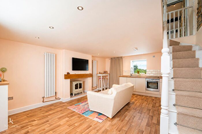 1 Bedroom Cottage For Sale In Cog Lane, Burnley, BB11