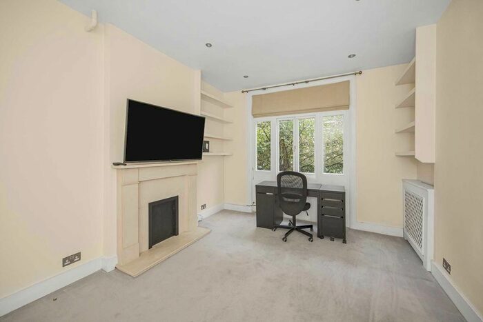1 Bedroom Flat To Rent In Nevern Square, Earl`S Court, SW5