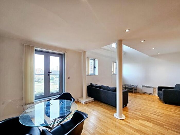 2 Bedroom Penthouse To Rent In Beringa City Island Gotts Road Leeds, LS12