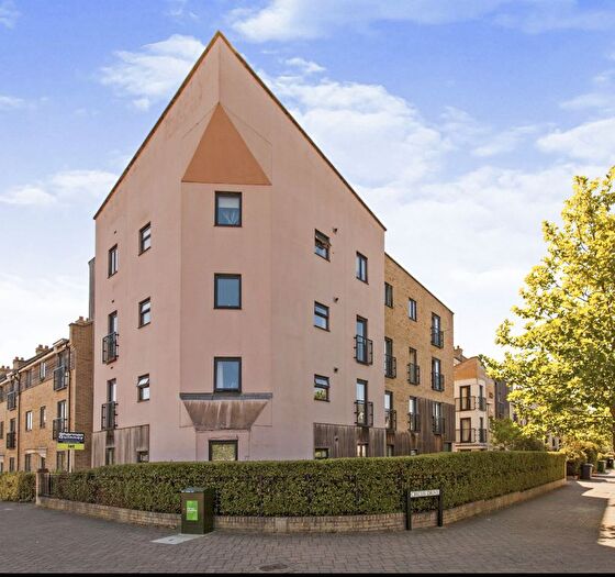 2 Bedroom Flat For Sale In Chieftain Way, Cambridge, Cambridgeshire, CB4