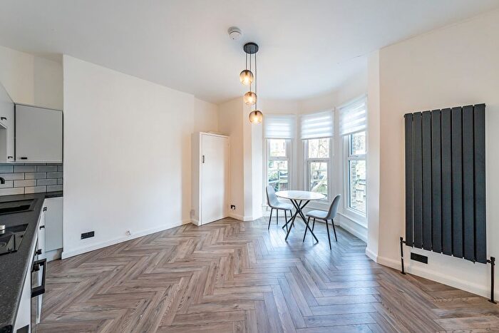 1 Bedroom Flat To Rent In Lewin Road, London, SW16