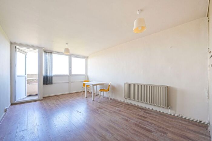 Studio For Sale In Burdett Road, London, Poplar, London, E14