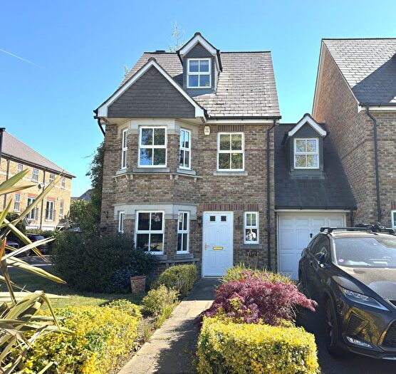 4 Bedroom Detached House To Rent In Livingstone Park, Epsom, KT19