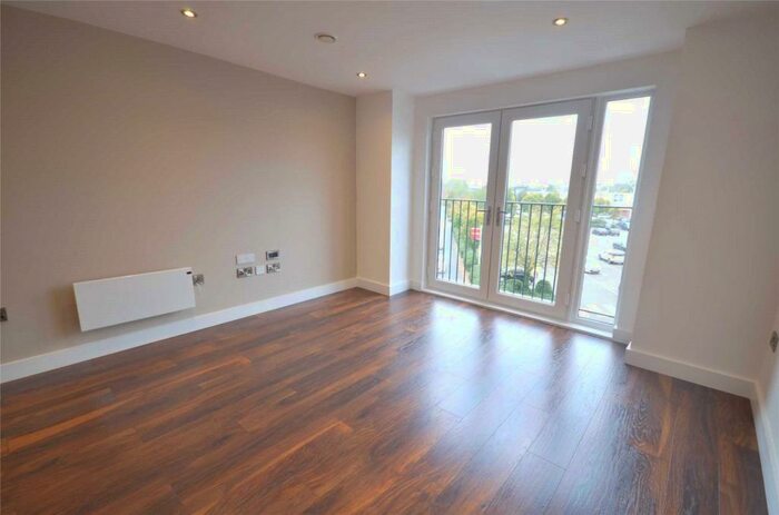 1 Bedroom Apartment To Rent In Wilburn Basin, Salford, Greater Manchester, M5