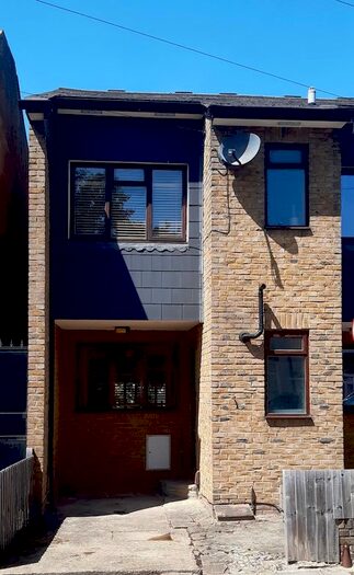 2 Bedroom Semi-Detached House To Rent In Bickersteth Road, London, SW17