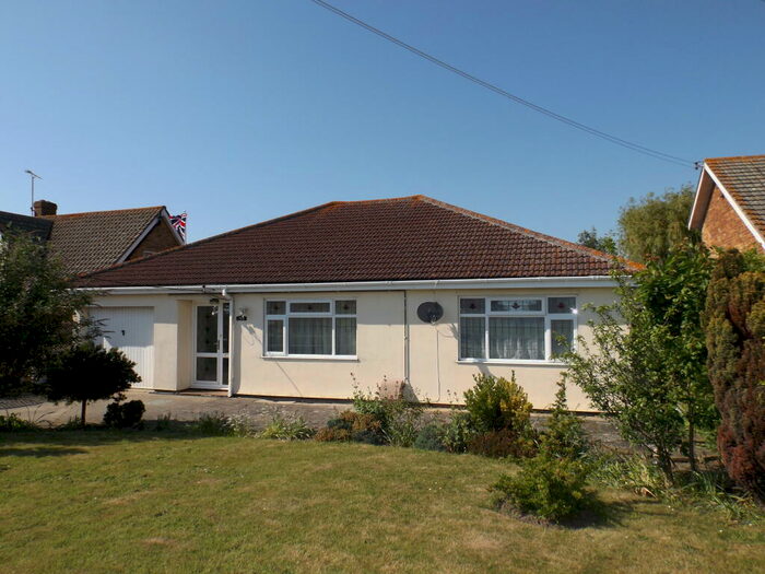 3 Bedroom Bungalow To Rent In Point Clear Road, CO16