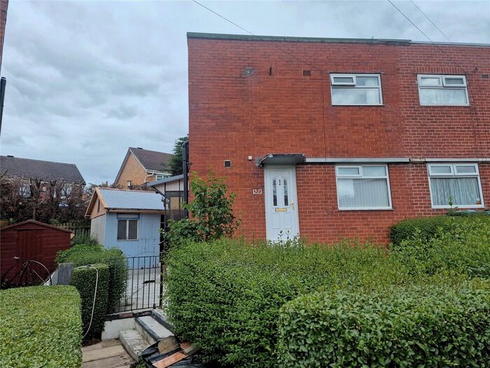 3 Bedroom Semi-Detached House To Rent In Chapel Avenue, Heckmondwike, West Yorkshire, WF16