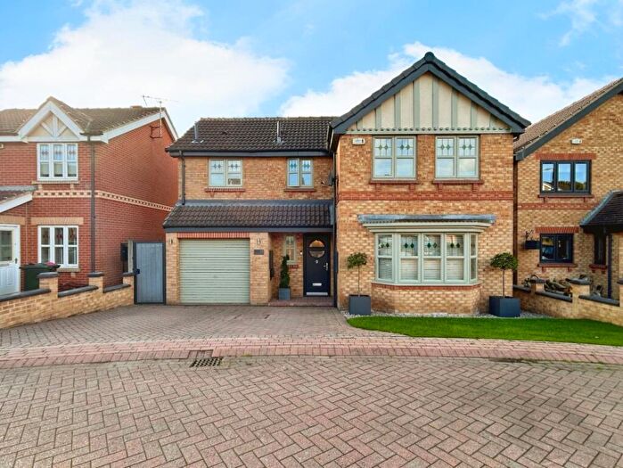 3 Bedroom Detached House For Sale In Hollingswood Way, Sunnyside, Rotherham, S66