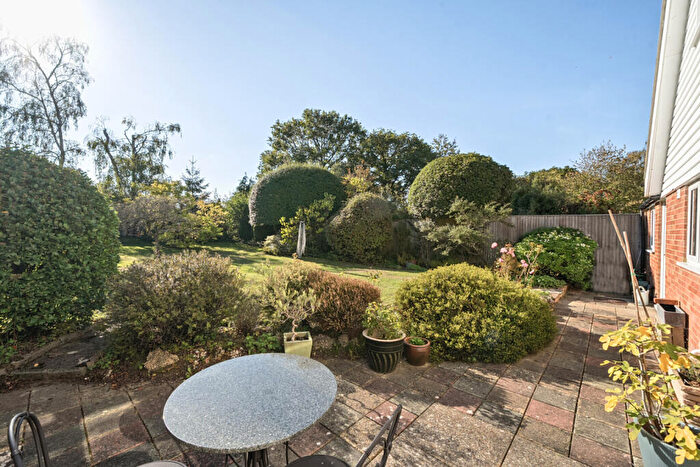 3 Bedroom Link Detached House For Sale In Wises Firs, Sulhamstead, Reading, RG7