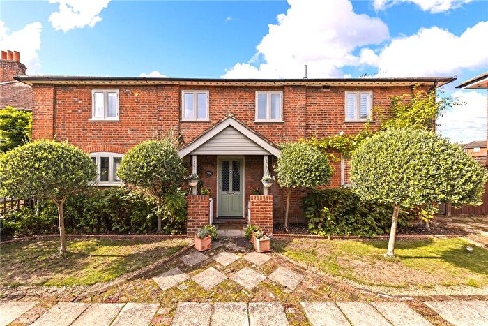 3 Bedroom Detached House For Sale In Vine Cottages, Cobham, Surrey, KT11