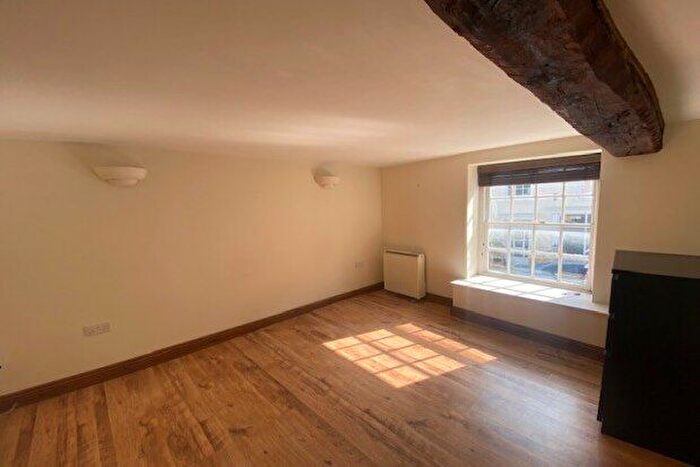 2 Bedroom Flat To Rent In High Street, Wotton-Under-Edge, GL12