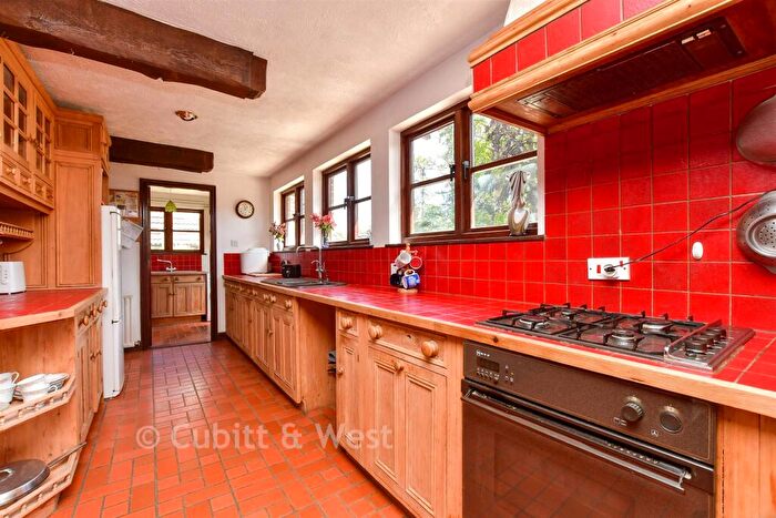 5 Bedroom Detached House For Sale In Sycamore Close, Fetcham, Surrey, KT22