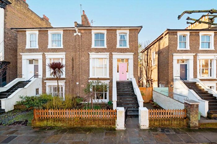 2 Bedroom Flat For Sale In Lawford Road, Kentish Town, NW5