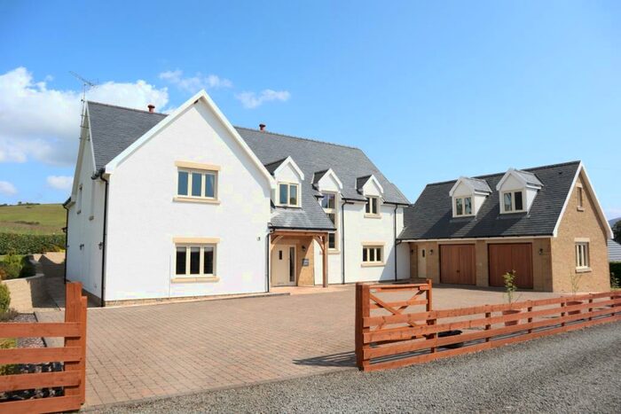 5 Bedroom Detached House For Sale In Perryflatts Road, Thankerton, Biggar, Lanarkshire, ML12